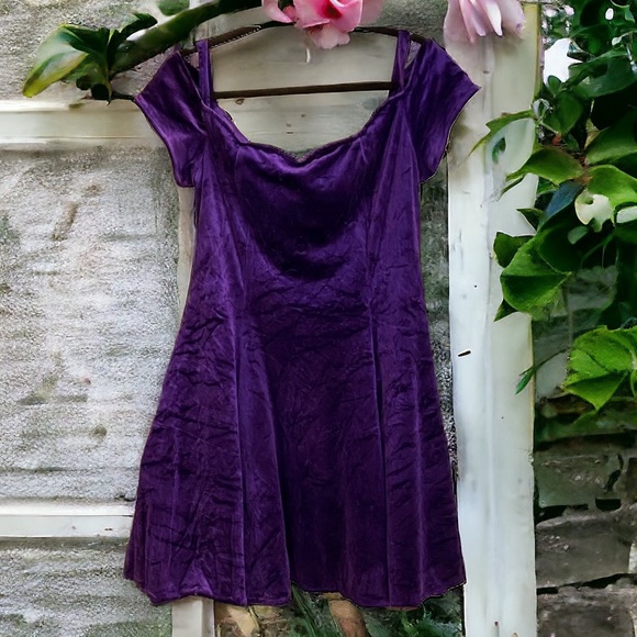 Vintage Dresses & Skirts - Vintage 1980’s Purple Stretch Velvet Retro Dress